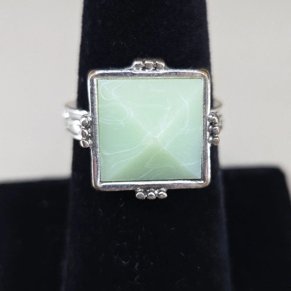Light Green Square Pyramid Statement Ring Silver Tone Textured Band Size 8